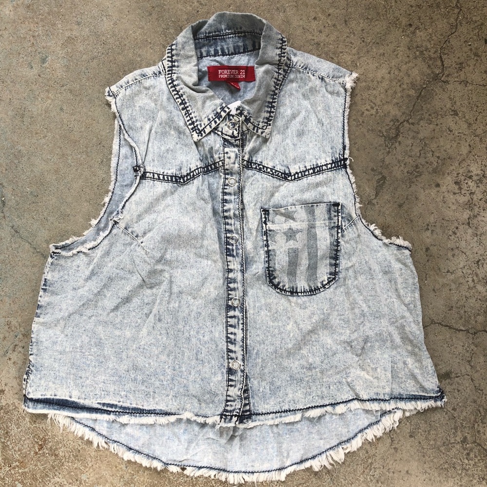 Forever 21 distressed cotton cropped Button Down M